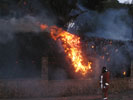 Incendio de una valla en Masías.