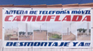 Pancarta contra la antena camuflada de Vodafone.