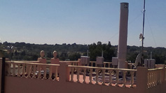 Antena de le telefonía móvil en un unifamiliar de Masías.