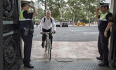 Joan Ribó entrando al Ayuntamiento de València.