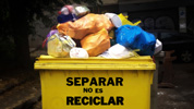 Contenedor de plásticos.