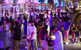 Jóvenes de fiesta.