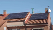 Unifamiliares con módulos fotovoltaicos.